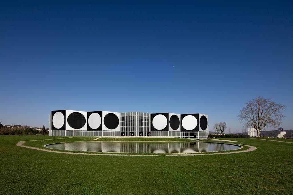 Vasarely-Fassade